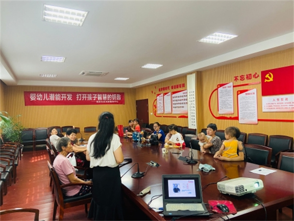 1631065873104952.jpg 嬰幼兒潛能開發(fā) 打開孩子智慧的鑰匙.jpg