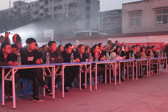 活動(dòng)現(xiàn)場(chǎng)座無(wú)虛席.jpg
