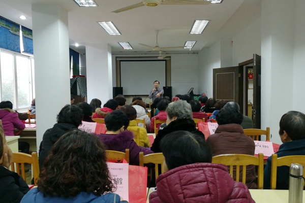 1553761111923313.jpg 高田王社區(qū):召開助老志愿者會議.jpg