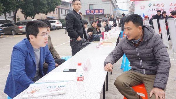 北侖大碶 送崗位亮服務(wù)，“春風(fēng)行動(dòng)”在身邊1.JPG