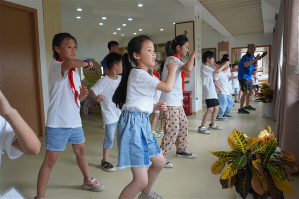 紅領(lǐng)巾助力奧運夢 共競技感受國球魅力(2).png