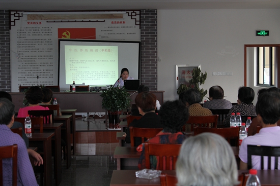 浙江寧波：北侖區(qū)春曉成校持續(xù)開展老年人健康知識講座 (2)_副本.jpg