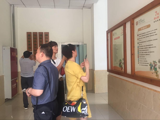 參觀考察龍泉街道崇德社區(qū)教育工作站1.jpg