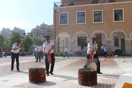 寧波市北侖區(qū)春曉成校聯(lián)合洋沙山社區(qū)開展消防技能培訓(xùn) (2)_副本.jpg
