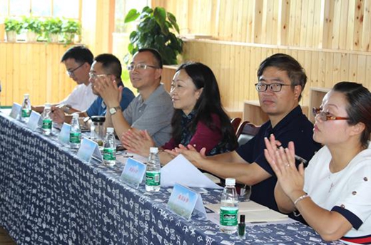 1531810435985906.jpg 生態(tài)教育聯(lián)盟成員對徐老師精彩講解熱烈鼓掌.jpg