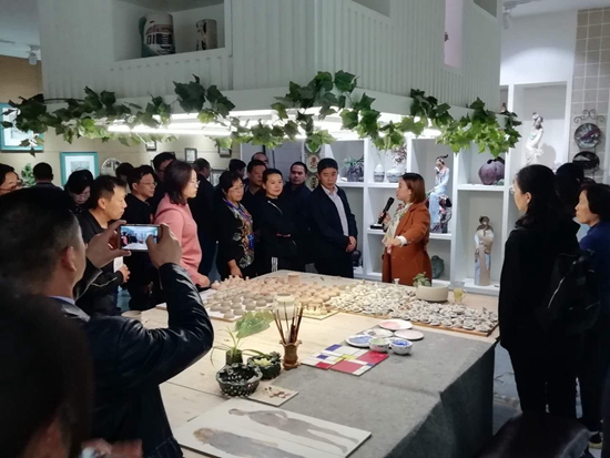 學(xué)員參觀洛帶鎮(zhèn)泥邦陶瓷藝術(shù)博物館.jpg