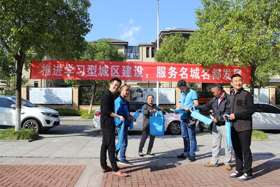 寧波市北侖區(qū)春曉成校開展“2018年全民終身學(xué)習(xí)活動周”主題宣傳活動 (2)_副本.jpg