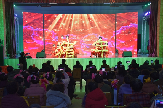 寧波市北侖區(qū)春曉成校助力農(nóng)村社區(qū)舉辦迎新文藝晚會(huì) (2).jpg