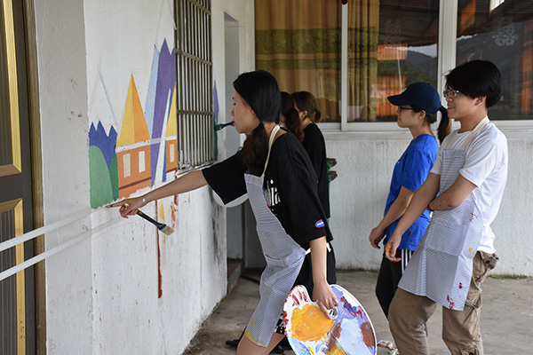 寧波大學(xué)暑期社會(huì)實(shí)踐牽手“醉美春曉”農(nóng)村文明示范線 (2)(1).jpg