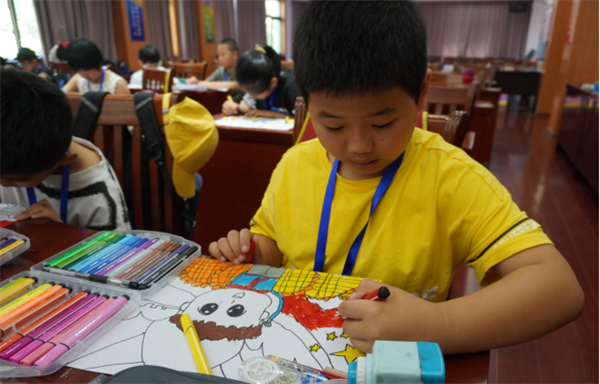 “童心向黨 逐夢百年”教育繪畫活動在北侖區(qū)春曉成校洋沙山社區(qū)假日學(xué)校成功舉行.png