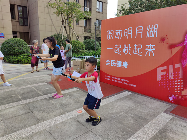 北侖區(qū)春曉街道明月湖社區(qū)：韻動明月湖 一起跳起來.jpg