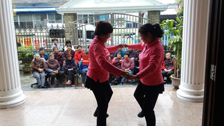 學(xué)習(xí)圈活動(dòng)內(nèi)容豐富，村民們學(xué)習(xí)興趣濃厚