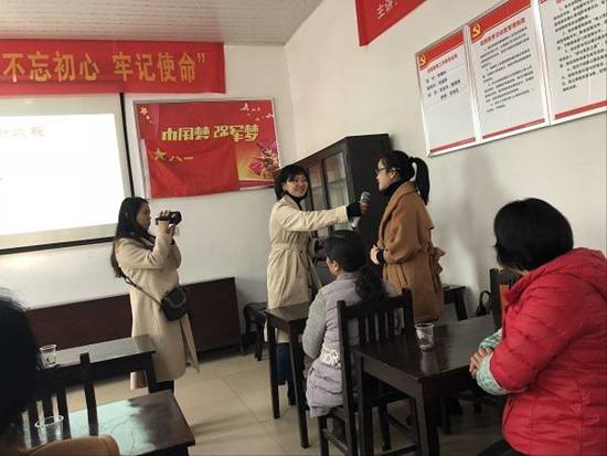 1543222927126585.jpg 社區(qū)居民羅艷飛談感受.jpg