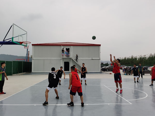 1639900866478952.jpg 村企黨支部友誼籃球賽在北侖區(qū)春曉凈水廠開(kāi)賽.jpg