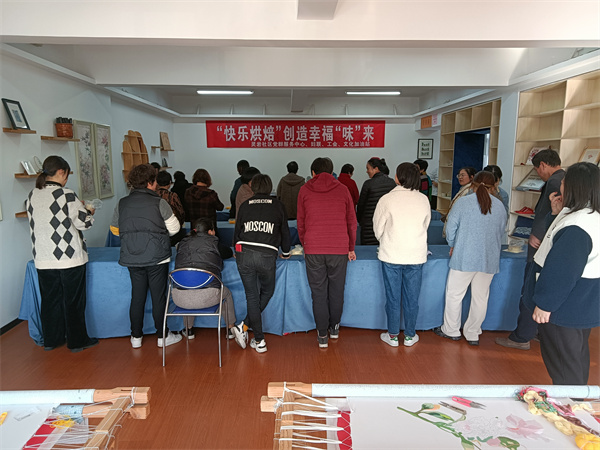 學(xué)習(xí)烘焙中 (2).jpg