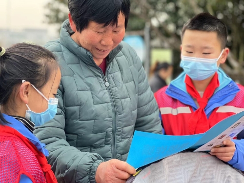 學(xué)以致用 紅領(lǐng)少年學(xué)法普法.jpg