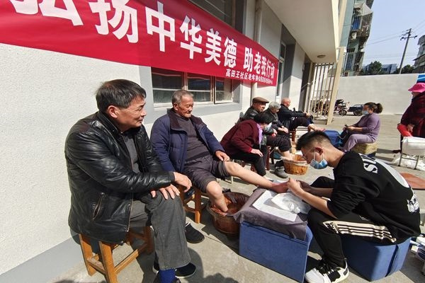 開展碶上集市進社區(qū)暨學(xué)雷鋒老年人專場志愿服務(wù)活動 (5).jpg
