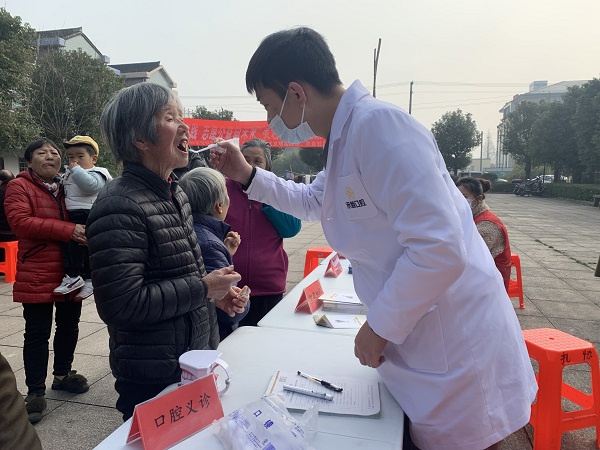 與“老”朋友攜手共享碶上·紅領(lǐng)集市，新時代文明實踐向未來 (1).jpg