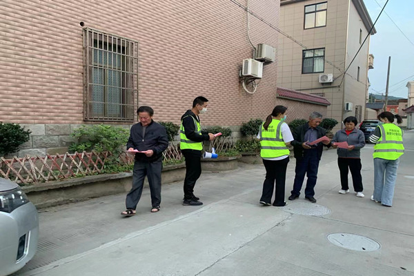 平安巡邏護(hù)安寧__反詐宣傳兩不誤 (1).jpg