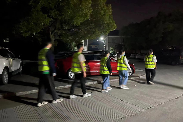 平安巡邏護(hù)安寧__反詐宣傳兩不誤 (2).jpg