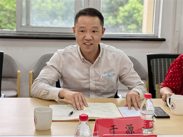 市發(fā)改委領導一行蒞臨學苑社區(qū)調(diào)研公共服務體系建設情況 (2).jpg