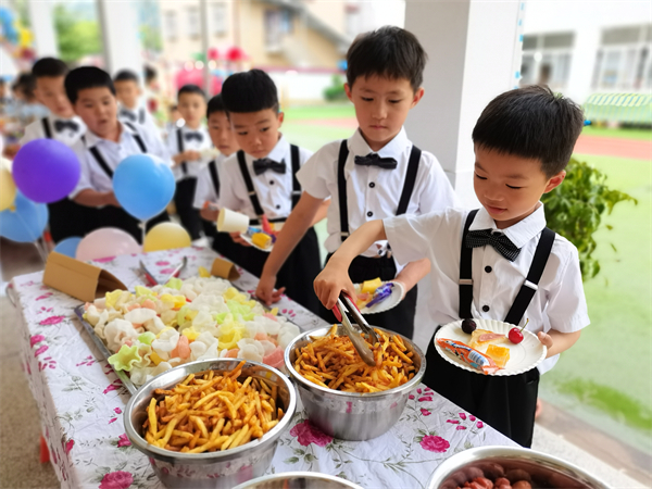 “奇趣六一，童夢(mèng)飛揚(yáng)”六一兒童節(jié)慶?；顒?dòng) (2).jpg