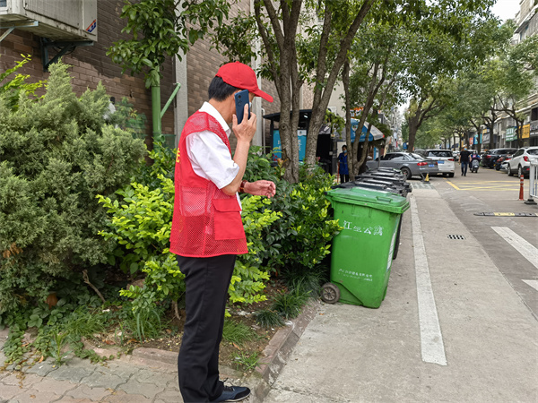 為莘莘學子暖心“護航”，“銀輝紅”“融合綠”閃耀在考點 (4).jpg