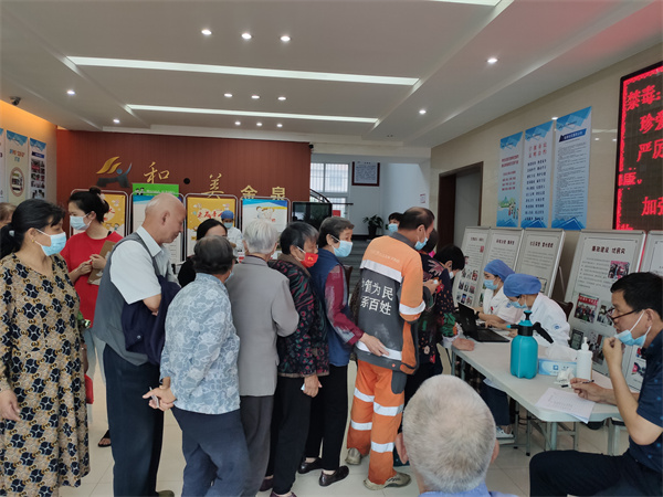 暖心服務(wù)，為60周歲以上老年人“送苗上門” (1).jpg