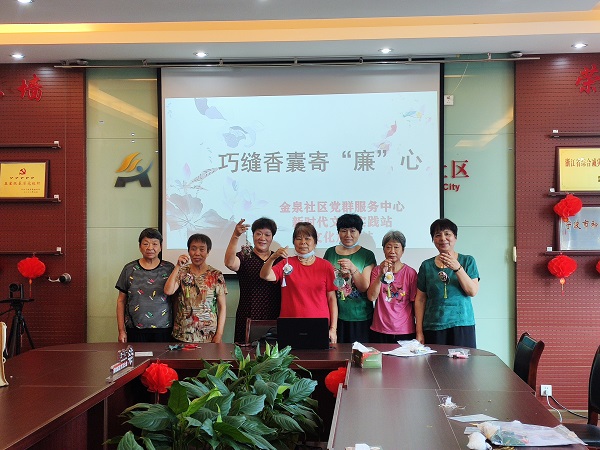 巧縫香囊寄“廉”心 (1).jpg