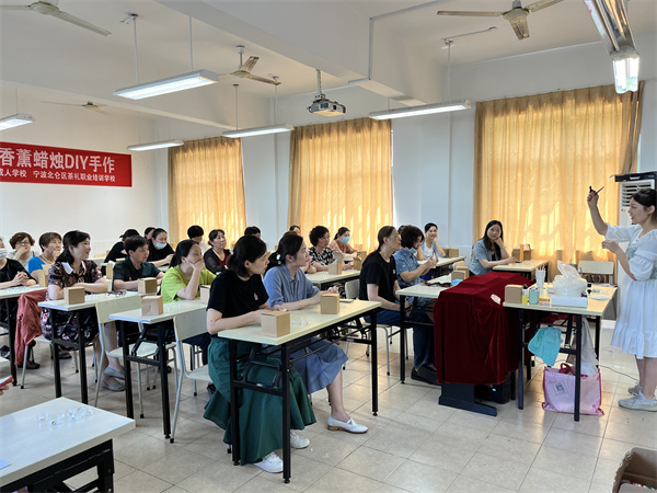 DIY香薰蠟燭公益培訓(xùn).jpg