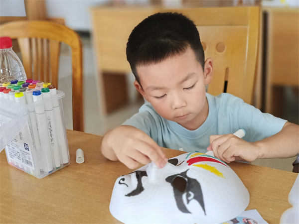 1665585458468205.jpg 北侖區(qū)春曉街道慈岙:手繪臉譜傳非遺文化 童心向黨喜迎二十大.jpg