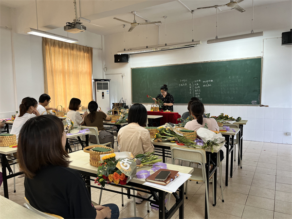 1669209226921101.jpg 插花.jpg