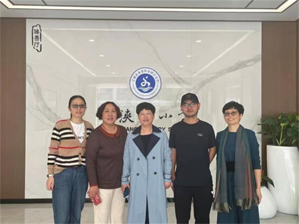 1669210083820266.jpg 慰問團(tuán)留影.jpg