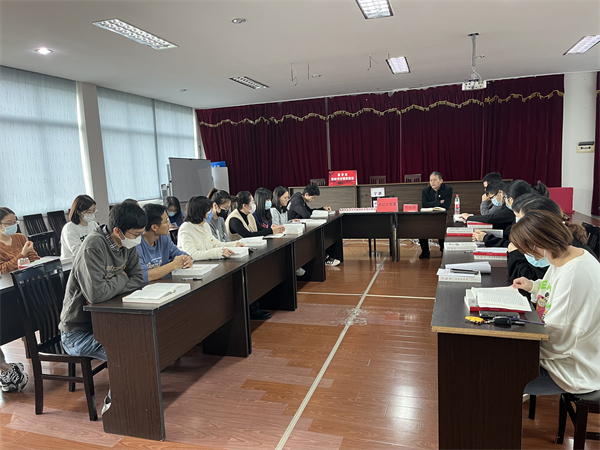 1669210473614892.jpg 北侖區(qū)春曉成校聯(lián)合昆亭村開(kāi)展學(xué)習(xí)二十大為主題的“書(shū)記講黨課”活動(dòng).jpg