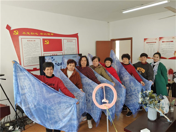 巾幗心向黨 扎染續(xù)傳承.jpg