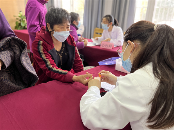 義診進(jìn)社區(qū) 惠民暖人心 (1).jpg