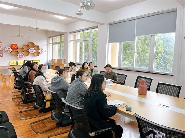 北侖區(qū)社區(qū)教育學院調(diào)研指導市級重點培育項目結題工作 (2).JPG