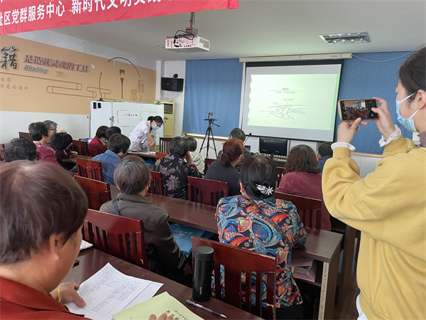 戚家山成校：中醫(yī)養(yǎng)生進(jìn)社區(qū)，“助”老健康托幸福-1.JPG