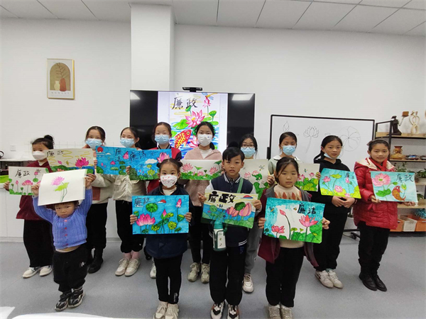 戚家山成校：筆墨繪蓮韻 廉潔潤童心-2.JPG