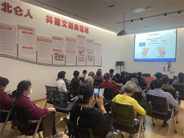 大碶成校開(kāi)展《骨質(zhì)疏松防治和預(yù)防跌倒及跌倒護(hù)理》健康講座 (1).jpg