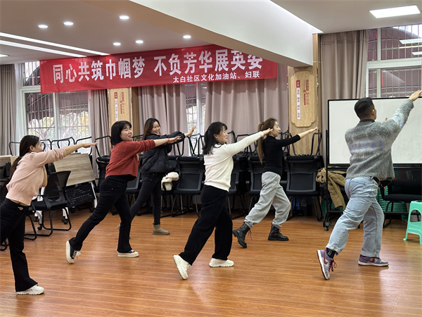 大碶成校開展“承古之韻”古典舞培訓(xùn)教學(xué)活動 (1).jpg