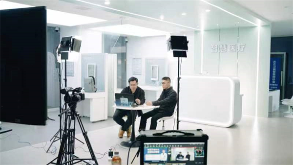  “城市新客廳”網(wǎng)絡(luò)人士聯(lián)誼會開展第四十期——“健康北侖，有‘醫(yī)’說一”直播分享 (2).jpg