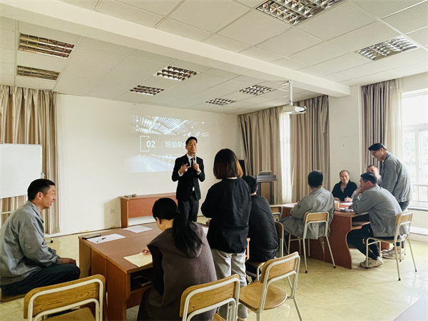 戚家山成校開展金藍(lán)領(lǐng)項目之企業(yè)班組長管理能力培訓(xùn)-2.JPG