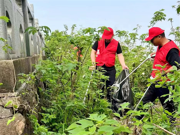 戚家山成校：守護(hù)地球微笑   相約“益”起撿跑-2.JPG