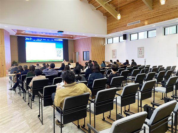 戚家山成校：人社業(yè)務進課堂 服務企業(yè)講政策-1.JPG