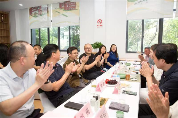 從采茶舞曲到共富茶路丨碶彩農(nóng)耕“三地茶香”品牌發(fā)布暨茶文化交流會在大碶舉行 (8).jpg