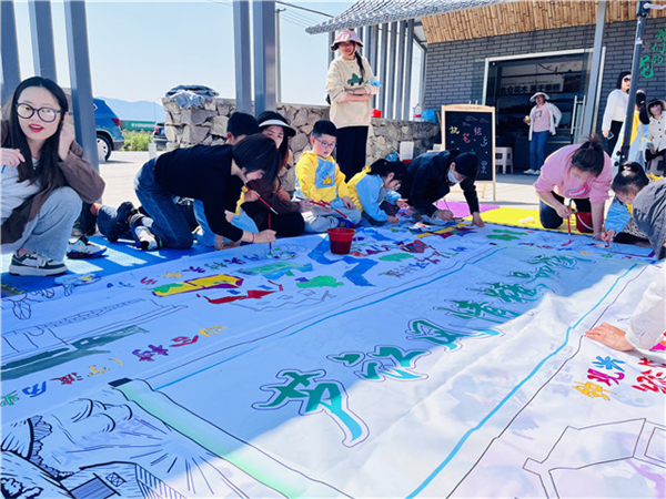 1691131570371802.jpg 柴橋成校:執(zhí)筆繪鄉(xiāng) 童描家景.jpg