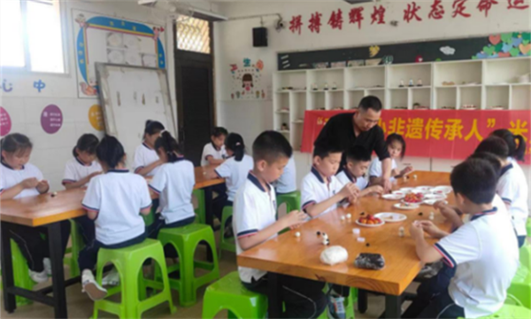 1694442813295046.png 浙江溫州:“一米一世界,一塑一乾坤”——大安鄉(xiāng)中心校舉辦米塑體驗課126.png