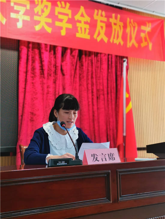 5.獎(jiǎng)學(xué)金代表發(fā)言_副本.jpg