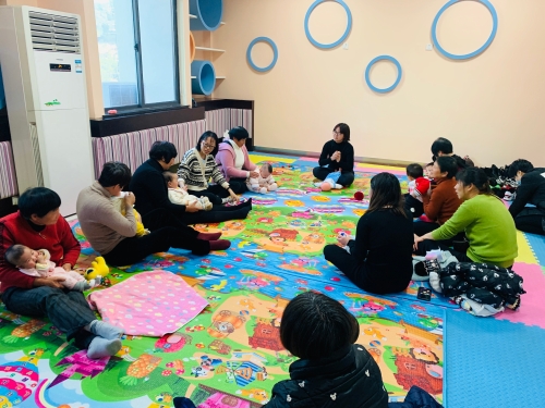 “愛與陪伴”養(yǎng)育課堂走進(jìn)社區(qū).jpg